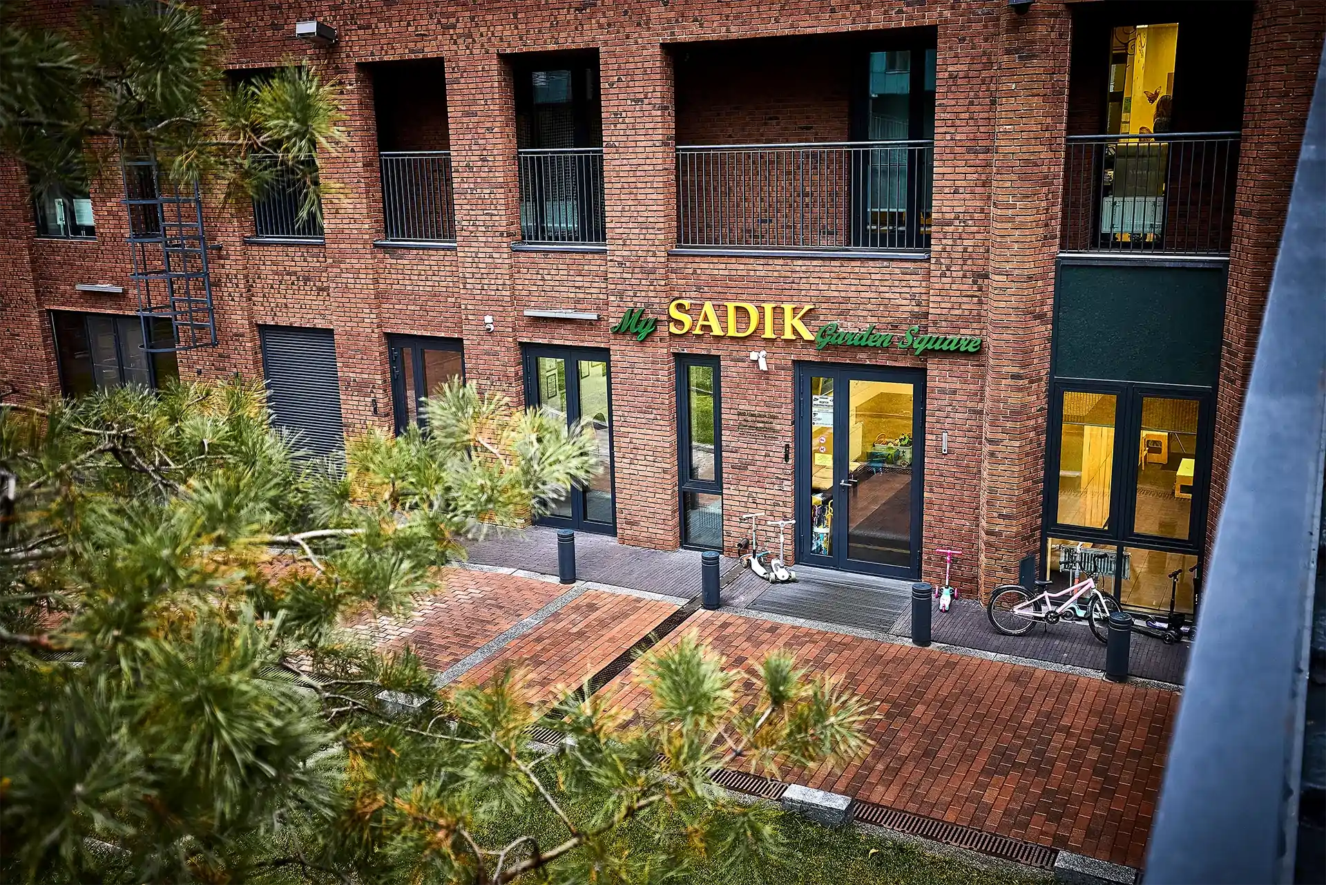 MySadik Снаружи