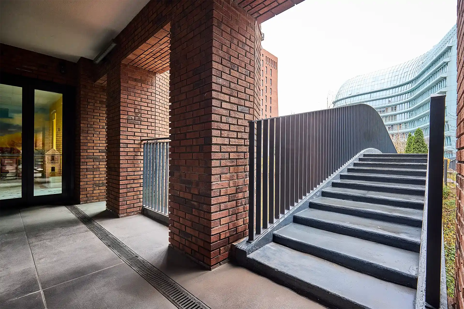 MySadik Снаружи